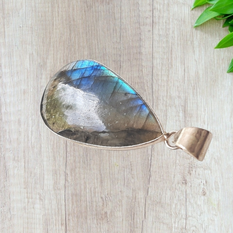 Labradorite leaf Metal base Pendant for Spirituality, Protection