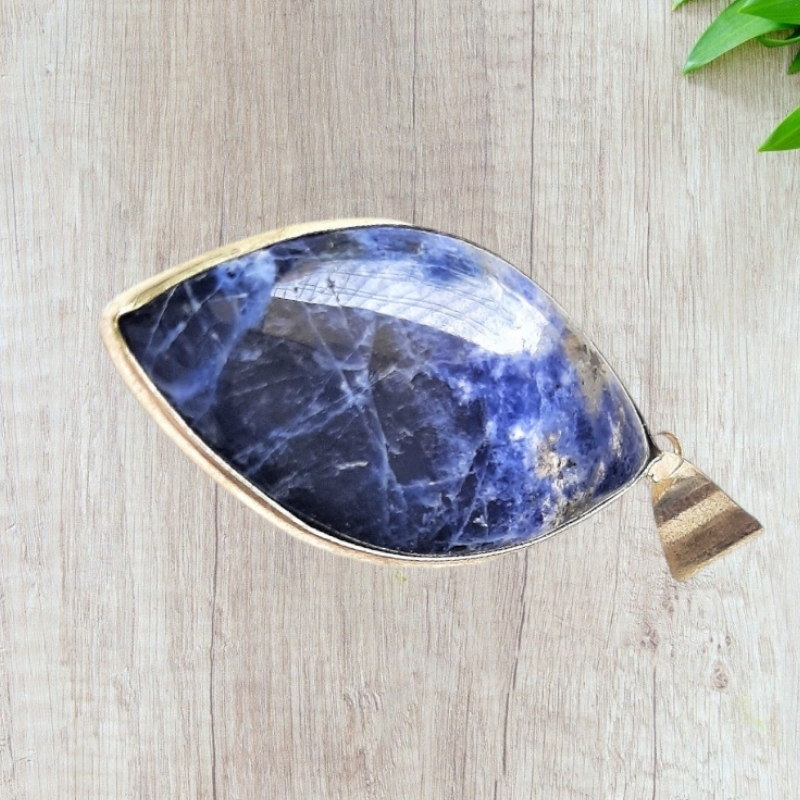 Sodalite Leaf Pendant best for Communication, Awareness