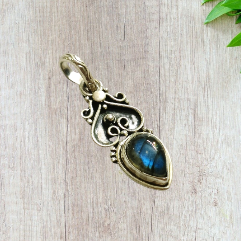 Labradorite Designer Silver Pendant